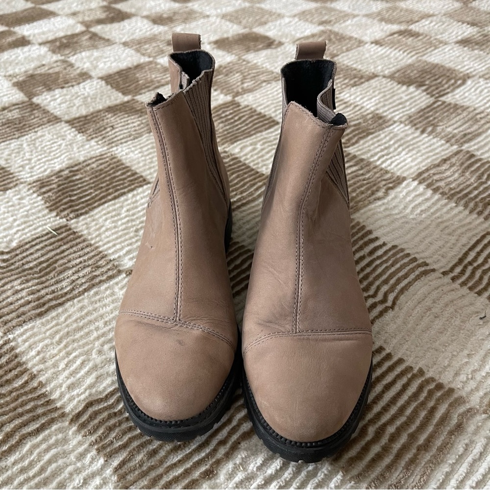 TOMS Chelsea Boots